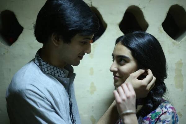 Rohit Saraf, Maria Mozhdah - Co tomu řeknou lidi - Z filmu