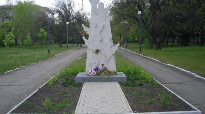 ALEJ ANDĚLŮ V LUGANSKU – АЛЛЕЯ АНГЕЛОВ В ЛУГАНСКЕ – DONBAS.CZ