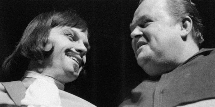 Jan Přeučil a Jan Libíček v inscenaci Názory abbé J. Giognarda, kterou uvedlo Divadlo Na zábradlí.
