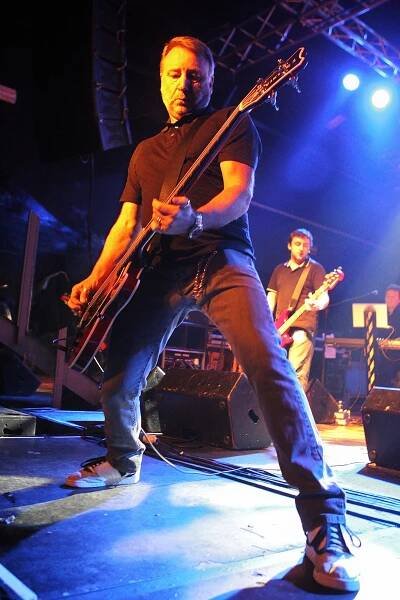 Peter Hook & The Light – HowlinWuelf.com
