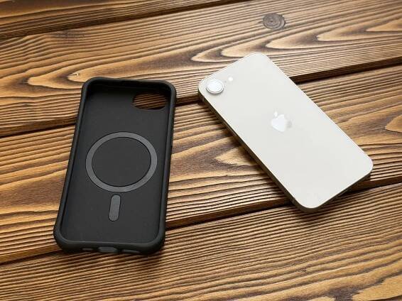 Recenze krytu PanzerGlass CARE Apple iPhone 16e Samba MagSafe: Největší nedostatek vyřešen