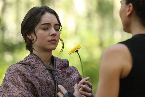 Adelaide Kane - Bylo, nebylo - Wake Up Call - Z filmu
