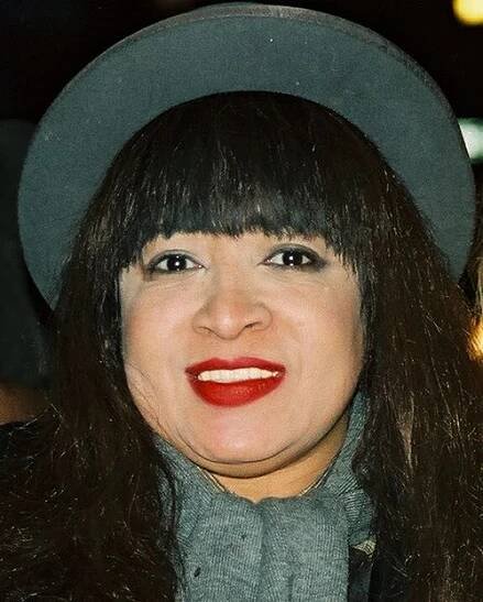 Soubor:Ronnie Spector 2000.jpg – Wikipedie