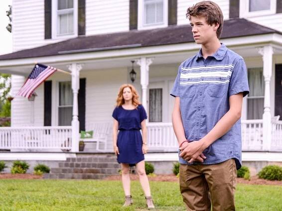 Pod kupolí - Silnější než voda - Z filmu - Rachelle Lefevre, Colin Ford
