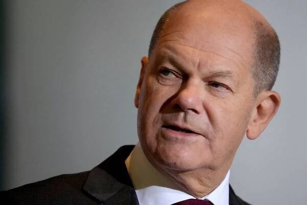 Olaf Scholz speaks too soon as Putin issues new nuclear weapons warning