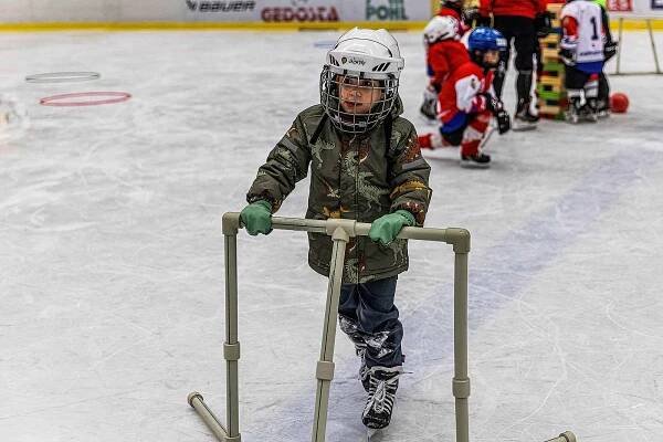 FOTO, VIDEO: Děti si hokejový den na zimáku v Klatovech užily, podívejte se