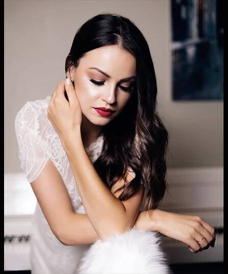 Snowy the Mouse - News - Kayla Wallace: Hallmark Star's Journey and Holiday Traditions - Gallery 12