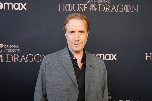 Rod Draka - Série 1 - Z akcí - Rhys Ifans