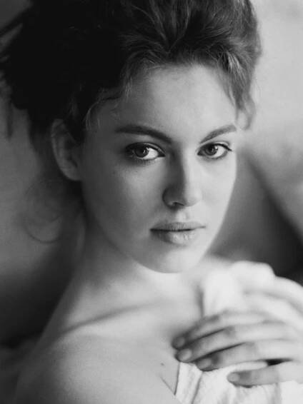 Chateau Boudoir portraits in Provence | Laura Gordon Fine Art Wedding Photographer