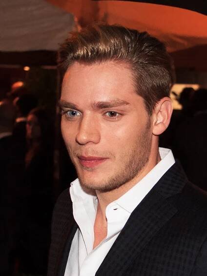 Dominic Sherwood – Wikipedie