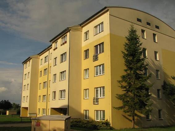 Městské byty v Kolíně nutně potřebují opravy, některé střechy jsou jak síto