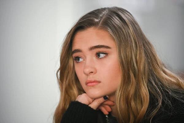 A Million Little Things - The Lunch - Z filmu - Lizzy Greene