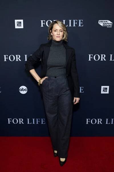 Talent and executive producers from ABC’s new drama “For Life” celebrated their premiere in New York with a red carpet, screening and panel discussion moderated by Van Jones - Mary Stuart Masterson - Právník na doživotí - Z akcí
