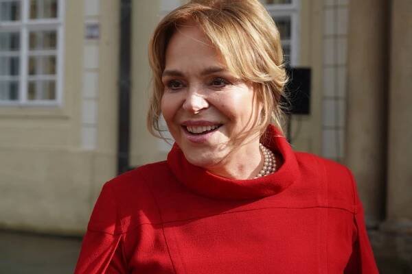 Dagmar Havlové to na inauguraci velmi slušelo. Zvolila červené elegantní šaty. 