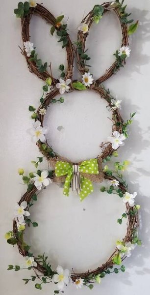 Easter bunny wall decor | Decoration paques, Deco paques, Décoration vitrine pâques