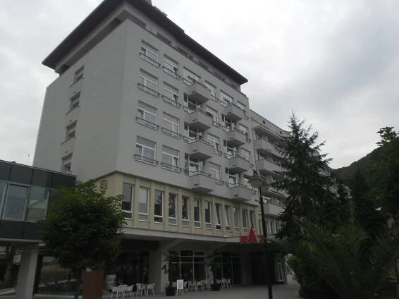 Lázně Trenčianské Teplice - ubytování, pobyty, počasí, info, wellness, procedury, prameny