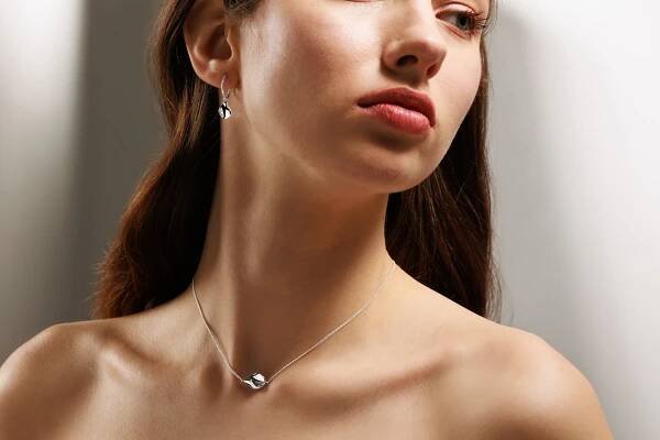 Rosa Tudor Zircon Hoops Small - pozlacené náušnice kroužky se zirkonem