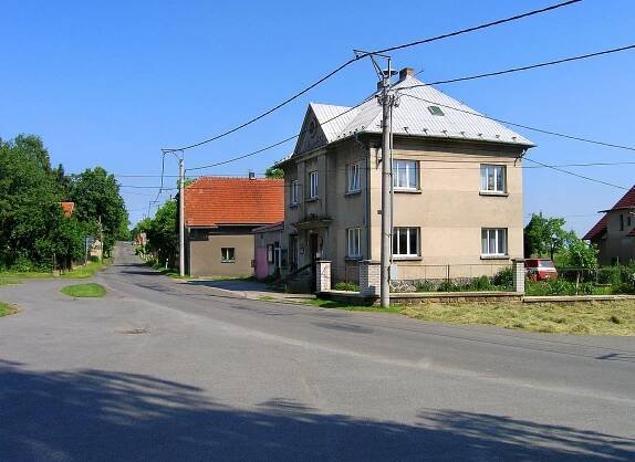 Soubor:Křížkový Újezdec, Town Hall.jpg