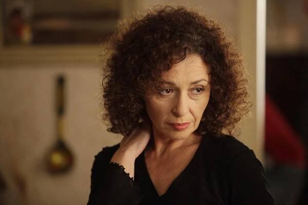 Johana Munzarová alias Hilda z Vyprávěj je dcerou slavného herce. Herečka si prožila několik let domácího násilí
