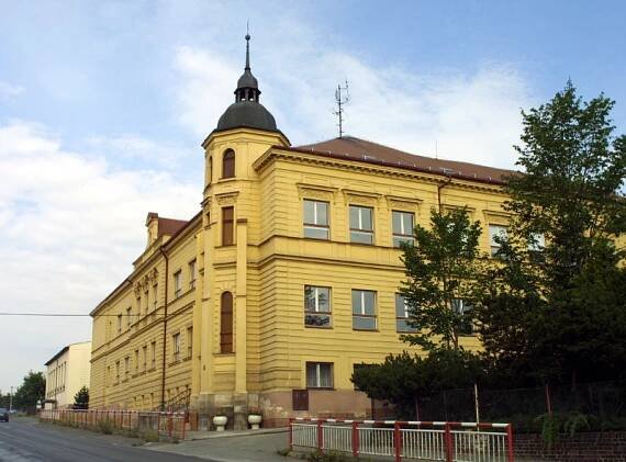 Soubor:Základní škola v Třemošné.jpg – Wikipedie
