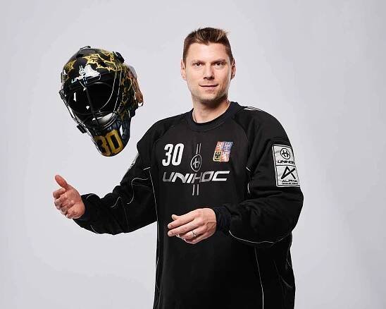 VIDEO: Florbaloví hrdinové pod maskou. Helmy mají symboly Česka i partnerek