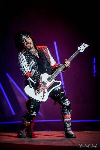 MÖTLEY CRÜE, DEF LEPPARD - 2. 6. 2023, Praha, Letiště Letňany | Spark Rock Magazine