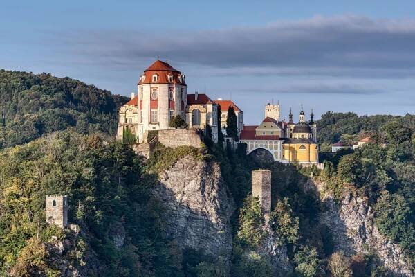 20 let NPÚ. Vstup zdarma pro děti do 17 let (Státní zámek Vranov nad Dyjí), | www.sermiri.cz