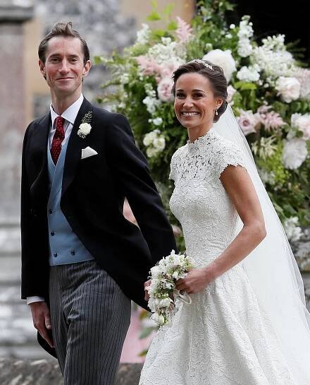 Foto: Společenská událost roku v Británii. Pippa, sestra vévodkyně Kate, se vdala za svého přítele