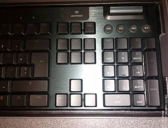 Mechanická klávesnice Logitech G915 Lightspeed RGB Model G915