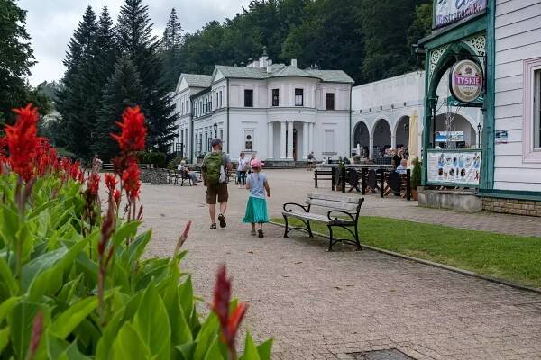 Iwonicz Zdrój – dojazd, atrakcje i szlaki spacerowe. – Powsinogi