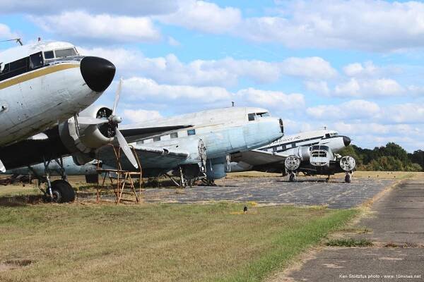 douglas_dc-3_jim_hankins_flying_service_jackson