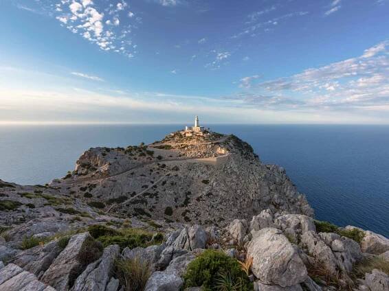 Felslandschaft im Sonnenuntergang auf Mallorca.