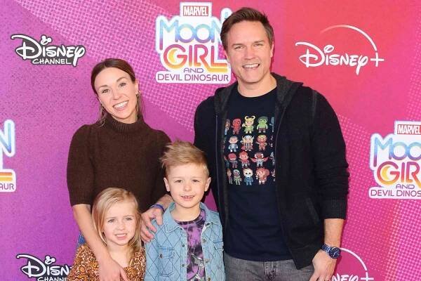 Scott Porter (R), along with his wife Kelsey Mayfield, and their children