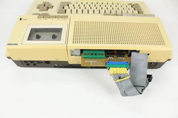 Zezadu-a-vse-zapojeno-Sharp-MZ-800