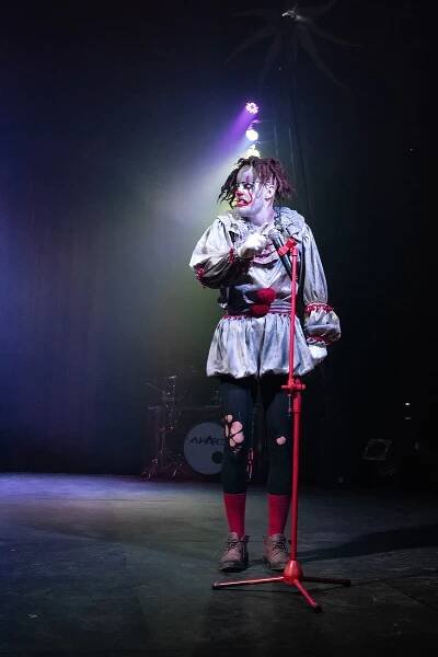 Napětí, zábava i kabaret. Ohana horor cirkus baví diváky v Komárově. Do neděle