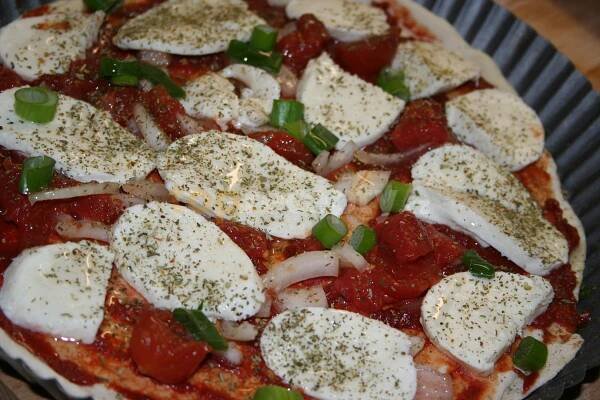Celozrnná vegetariánská pizza - bez kynutí - fotografie 2 - TopRecepty.cz