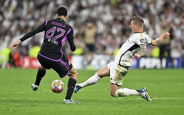 Fotbalisté Realu Madrid slaví vítězství nad Bayernem Mnichov (8. 5. 2024).