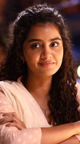Anupama Parameswaran's saree diaries have perfect elegance and charm