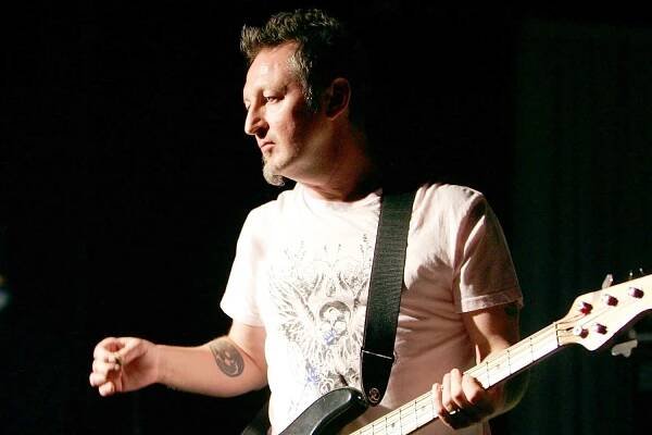 Ex-Gang of Four Bassist Dave Allen Dies ta 69