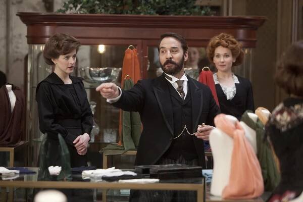 Pan Selfridge - Epizoda 1 - Z filmu - Aisling Loftus, Jeremy Piven, Amy Beth Hayes
