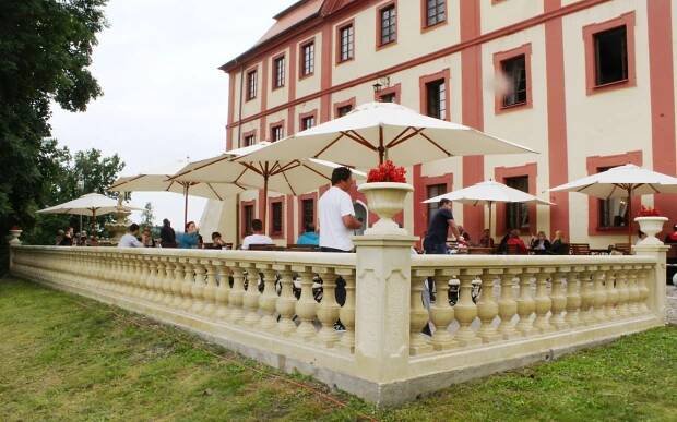 Majitel zámku v Bezdružicích dostal u soudu za obří podvody osmiletý trest