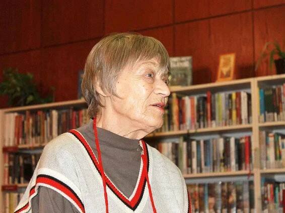 OBRAZEM: Luba Skořepová vzpomínala v novopacké knihovně