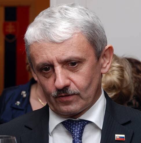 Soubor:Mikuláš Dzurinda 2011.jpg – Wikipedie
