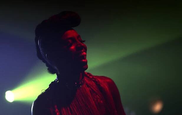 Morcheeba potvrdila zdařilý comeback, pražský koncert zahalila do melancholie | Hospodářské noviny (HN.cz)