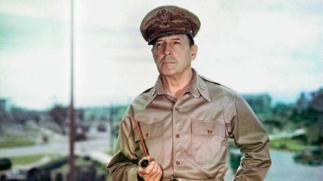 Douglas MacArthur: Výstřední a ješitný americký generál, který chtěl Severní Koreu zničit atomovou bombou