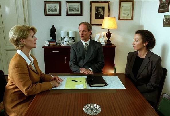 Julia - Eine ungewöhnliche Frau - Datenschutz (S04E07) (2003)