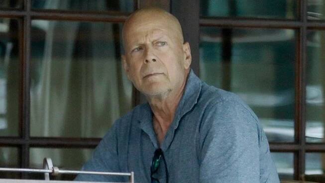 Bruce Willis šest týdnů po oznámení konce kariéry: Vypadá skvěle, reagují fanoušci - Super.cz