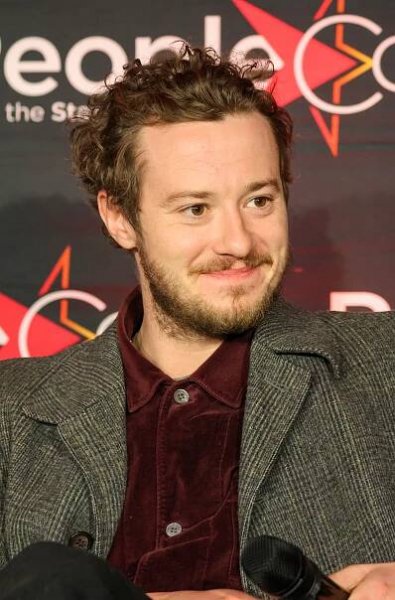 Soubor:Joseph Quinn en 2022.jpg – Wikipedie
