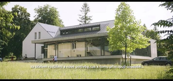 Architektura v betonu 10. díl: Kamil Mrva - Polyfunkční dům Hruška v Trojanovicích