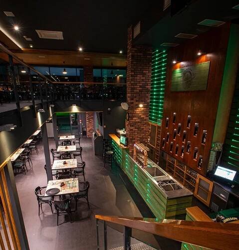 Frankie’s Pub jede. Rozzářil zahrádku a oživil prostor před Karolinou | Magazín PATRIOT